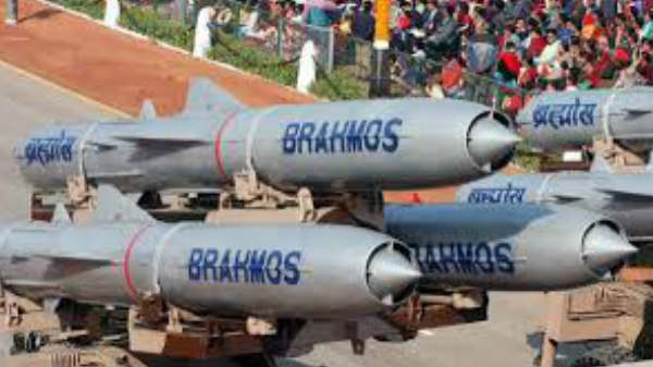 வான்வழியில் தாக்குதல்:  