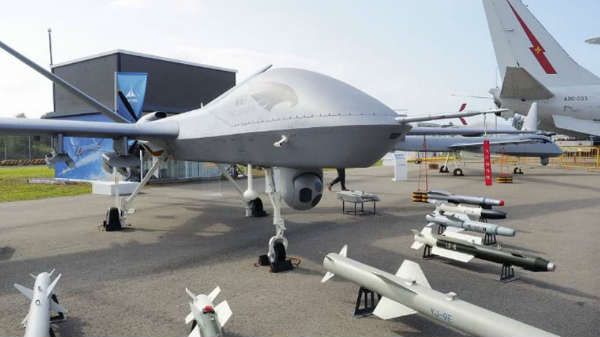  டிரோன் எடை மற்றும் பறக்கும் திறன்: 