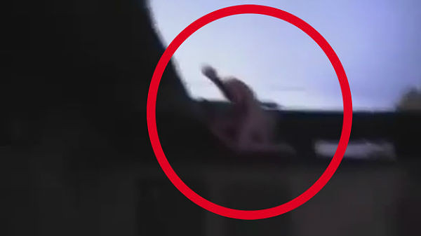 உயரமான மெலிந்த ஏலியன்