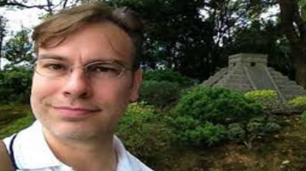 வைர ஸ்பேஸ்ஷிப்பை கண்ட ஆராய்ச்சியாளர்:   