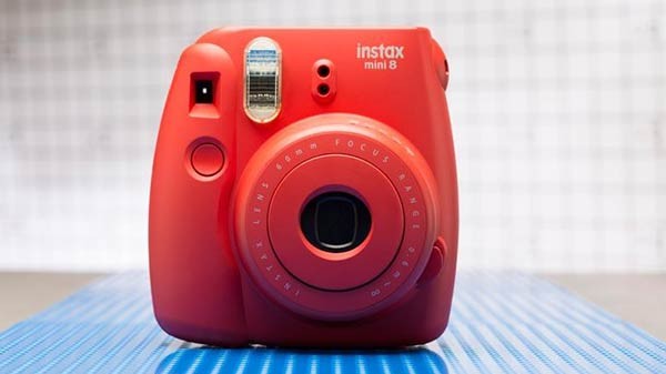 4. ஃபியூஜி பிலிம் இன்ஸ்டா மினி கேமிரா: 