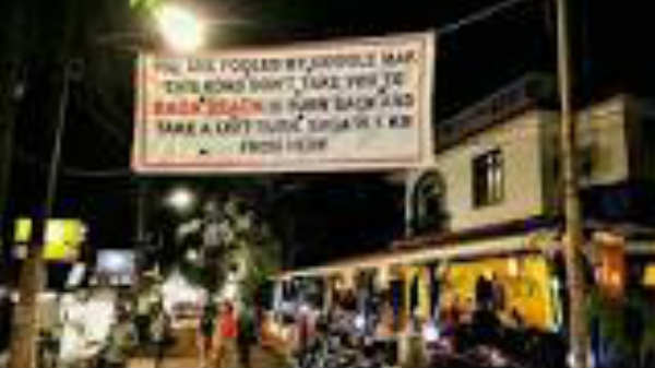 பேனர் எழுதி தொங்கவிட்டனர்: