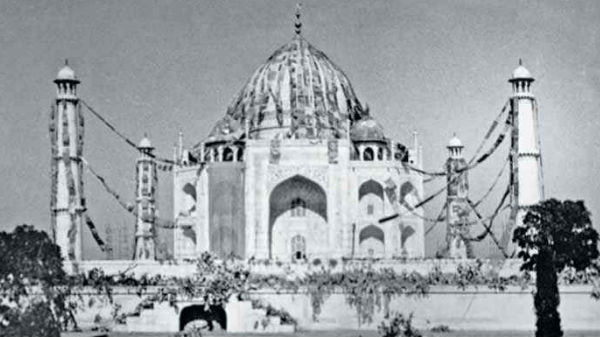 பெட்ஷீட் போட்டு தாஜ்மஹால் மூடப்பட்டதா?