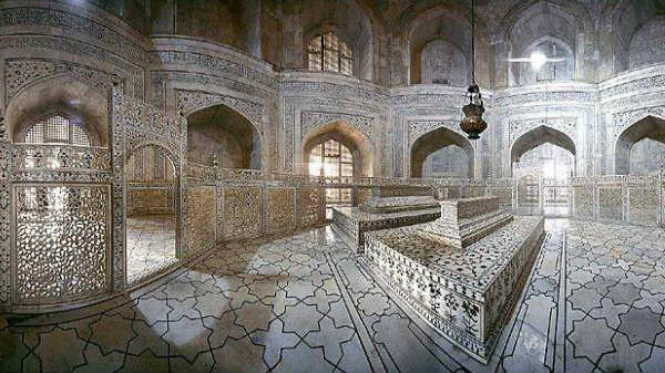 ஷாஜகான் மற்றும் மும்தாஜின் போலி சமாதி.!