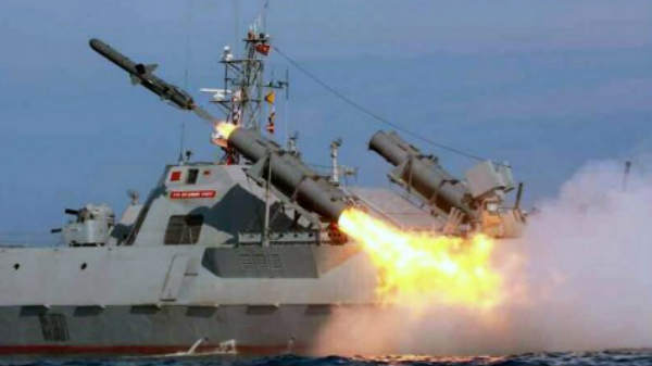 கடலுக்கு அருகில்.!