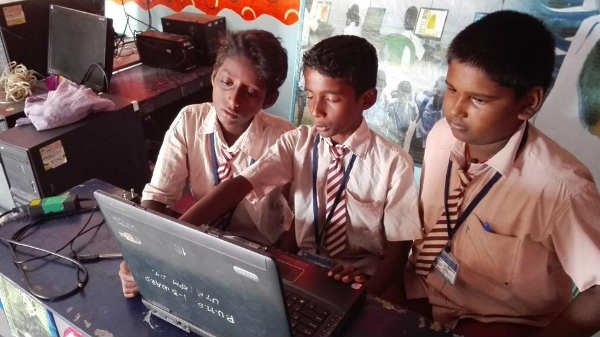 ஸ்மார்ட் கிளாஸ் வகுப்புகள்:  