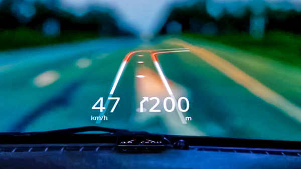 01. காரின் விண்ட்ஷீல்டில் ஏஆர் மேப்!