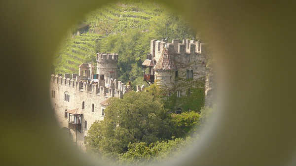 3. ஒரு தொலைநோக்கியாக மாற்றலாம்.