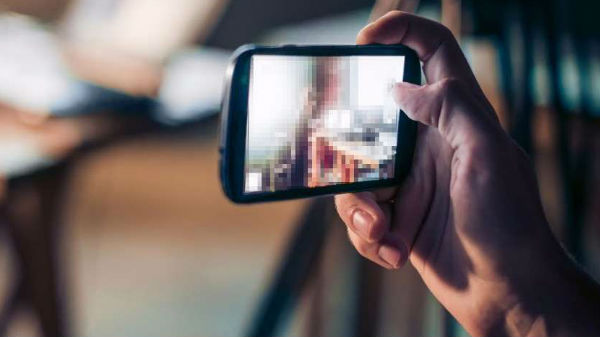 200 ஆபாச வீடியோக்கள்  