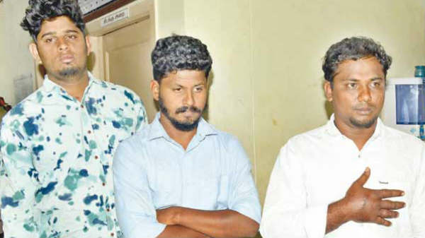 கல்லூரி மாணவியுடன் காதல்: 