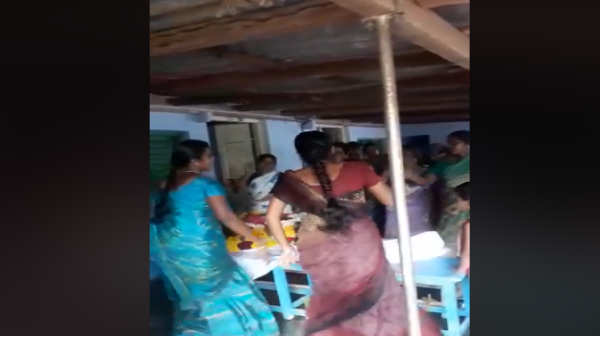 குத்தட்டம் போடும் வழக்கம் : 