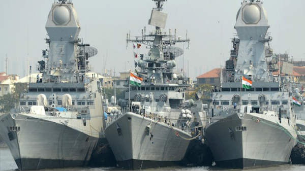 இந்தியாவின் 2 போர் கப்பல்: 