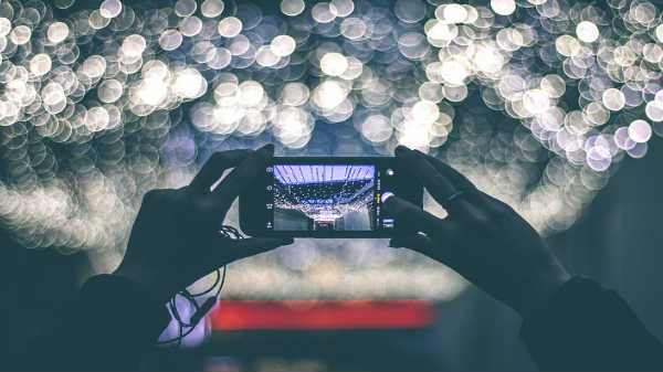 9. ஷட்டர் பட்டன் இதுவும் செய்யும்: