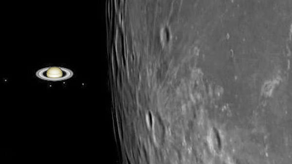 சந்திரனும் சனிக் கிரகமும் அருகே