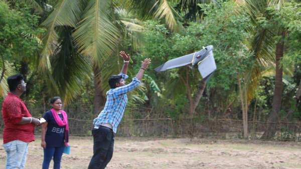 அதிநவீன தொழில்நுட்ப சாதனங்கள்