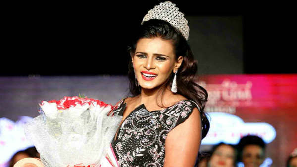 மிஸ் அழகி பட்டம் வென்றவர்:  