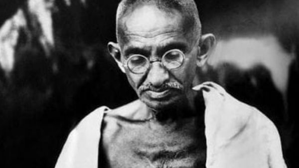 வைரல் ஆகும் புதைக்கப்பட்ட காந்தியின் படுகொலை 