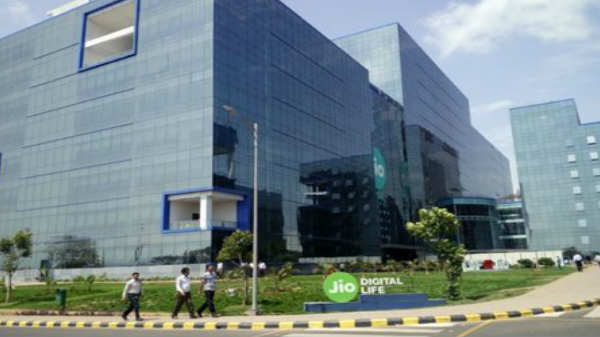 10. அடுத்த தலைமுறையின் கனவு ரிலையன்ஸ் ஜியோ: 