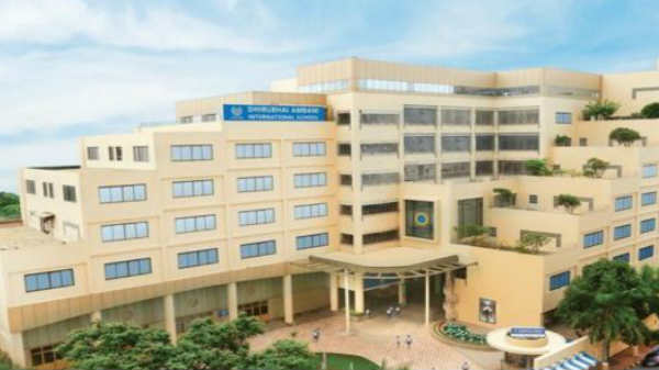 6. திருபாய் அம்பானி சர்வதேச பள்ளி: