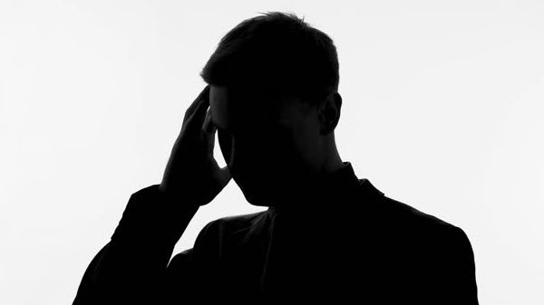 ஆன்லைன் ரம்மி விளையாட்டில் பணத்தை இழந்துள்ள தம்பதி 