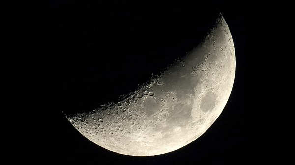  நிலவின் தென் துருவம்