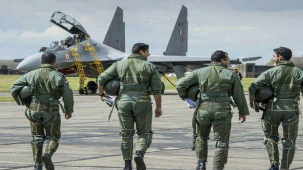 நீண்ட நேரம் பறக்ககூடிய போர் விமானங்கள் 