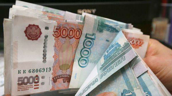 7) பத்தாண்டுகளில் 50% மதிப்பு குறைந்த ரஷ்யாவின் நாணயம் ரூபிள்