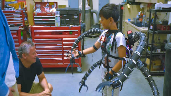 ஃபின்மேன் தனது பணத்தை முதலீடு செய்தார்.