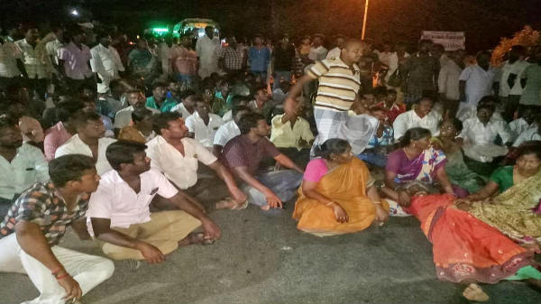 சாலை மறியல் போராட்டம்: 