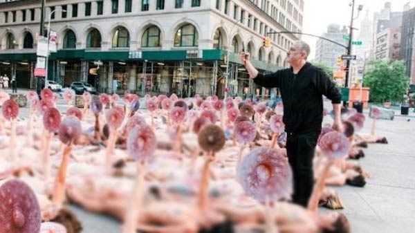 240 பெண்கள் நிர்வாணப் போராட்டம்: