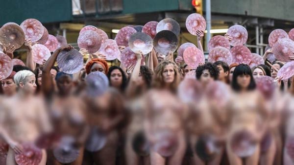 240 பெண்கள் நிர்வாணப் போராட்டம்: