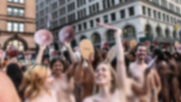 ஆபாசம் கோரி பேஸ்புக் அலுவலகத்தின் முன் 240 பெண்கள் நிர்வாண போராட்டம்.! ஆபாசம் கோரி பேஸ்புக் அலுவலகத்தின் முன் 240 பெண்கள் நிர்வாண போராட்டம்.!