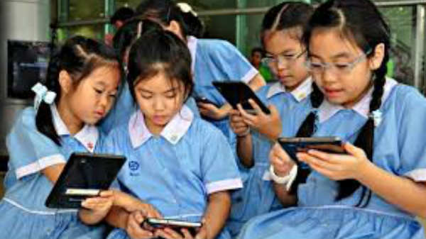 பள்ளி மாணவர்கள் முதல் டிக் டொக் செயலி 