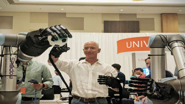  சரியாக வீசி காண்பித்தார்