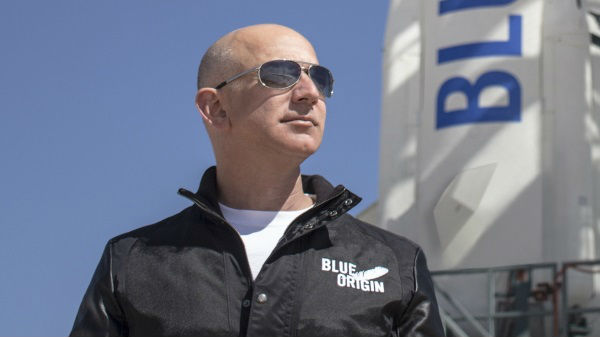 முதல் மனித நிலவு தளம் அமையும் இடம்