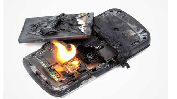 1. வெடிக்கும் ஸ்மார்ட்போன் பேட்டரி 