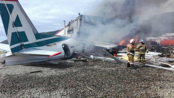 தடுமாறிய விமானம் 