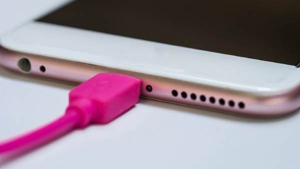 பெண்ணிடம் விசாரணை:  