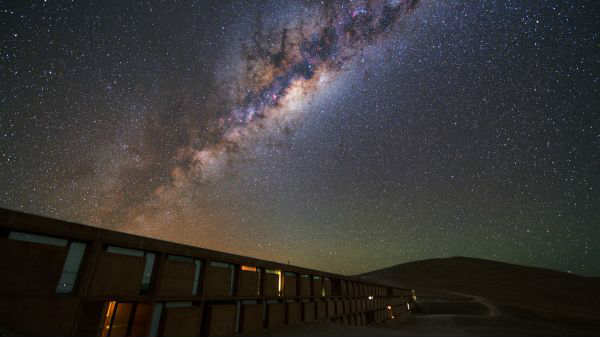 மற்றொன்றை விழுங்கிவிடுவதையே பார்த்துள்ளனர்