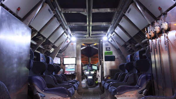 கடற்படை வல்லுநர்கள் மற்றும் பொறியியலாளர்களால் 