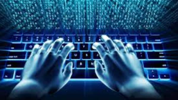 தகவல்கள் அனைத்தும் திருட்டு: 