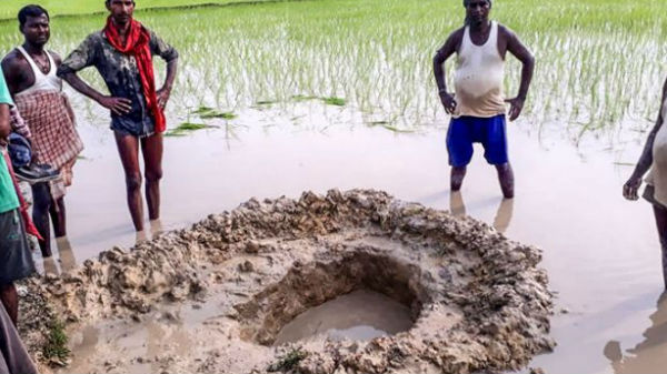 மிகுந்த சாதத்துடனும் விண்கல் 