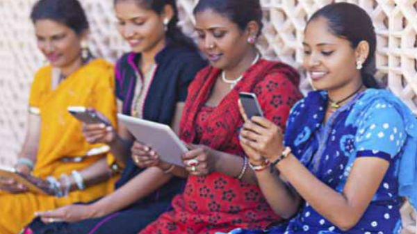 12 கிராமங்களில் செல்போனுக்கு தடை:  தாக்கூர்