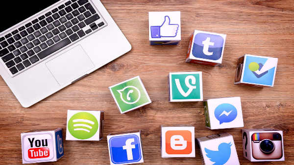  கடும் எதிர்ப்பு தெரிவித்து வருகின்றனர்