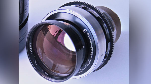 2. Carl Zeiss 50mm Planar f/0.7