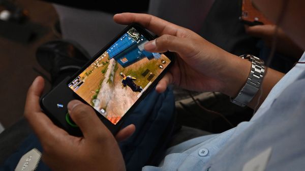 மற்றவர்களுடன் சகஜமாகப் பழகமுடியும்