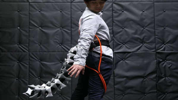 நான்கு செயற்கை  தசைகள் உள்ளன