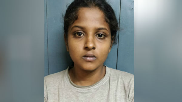 மூன்றாம் ஆண்டு கல்லூரி மாணவி