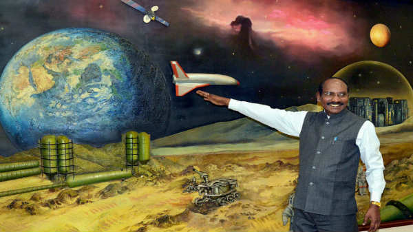 அணிந்துகொள்ள செருப்பு கூட இல்லை