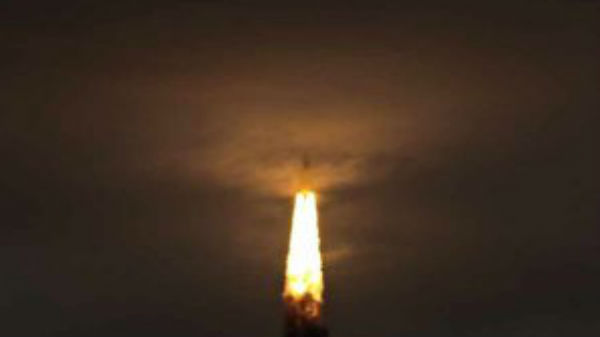 புகைப்படம் எடுத்த அதிரவிட்டார்: 